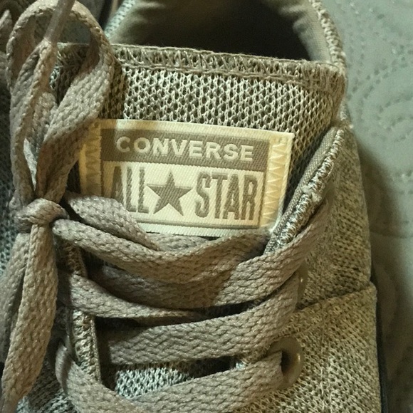Converse Women Size 8 - Picture 2 of 6